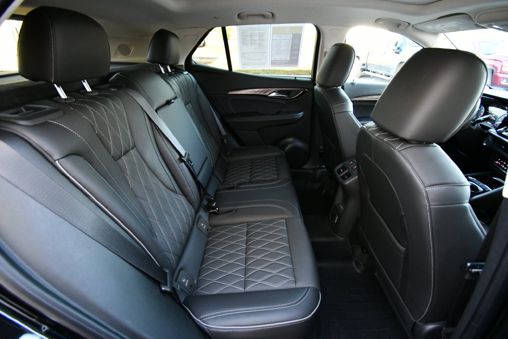 Used 2023 Buick Envision Avenir AWD/4WD image 21