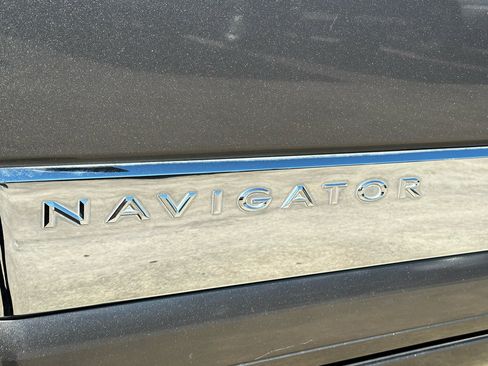 Used 2012 Lincoln Navigator 2WD image 13