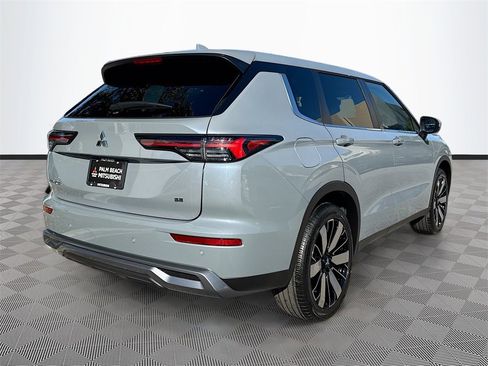 New 2026 Mitsubishi Outlander SE image 5