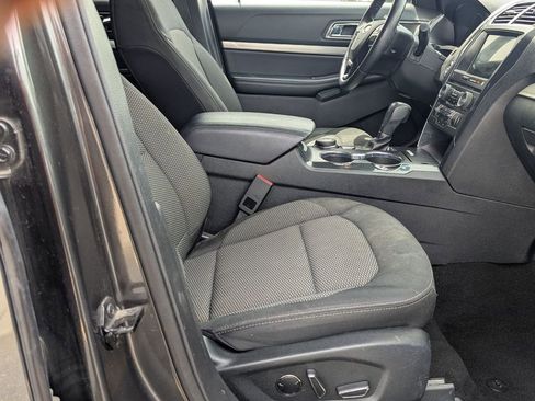 Used 2018 Ford Explorer XLT w/ Equipment Group 201A AWD/4WD image 23