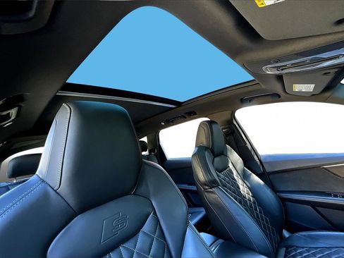 Certified 2022 Audi SQ7 Premium Plus w/ SQ7 Executive Package image 24