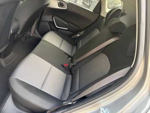 Used 2025 Kia Soul LX w/ LX Technology Package FWD image 34