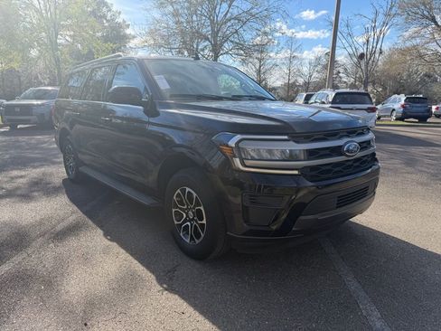 Used 2024 Ford Expedition Max XLT image 2