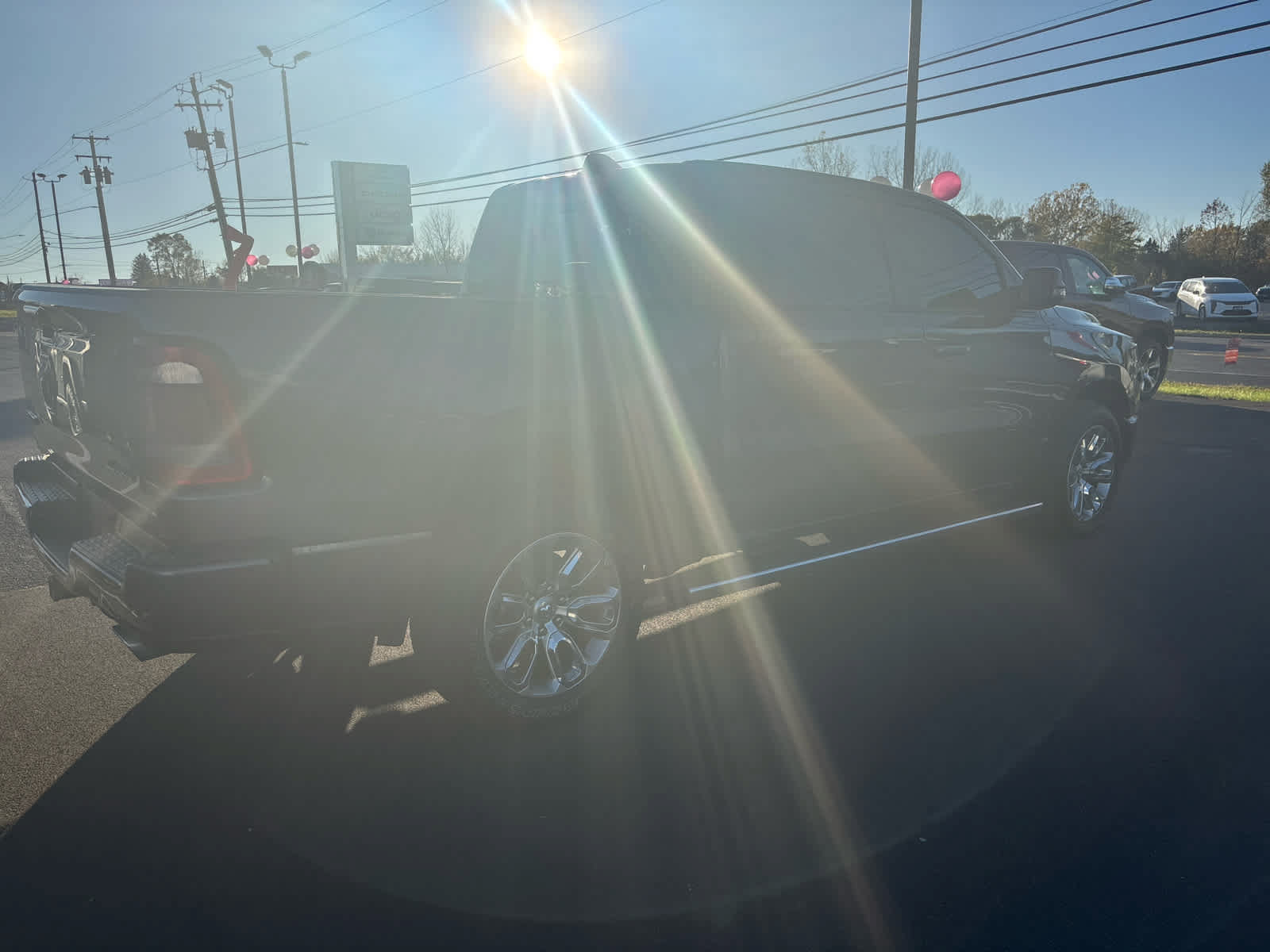 Used 2023 RAM 1500 Laramie AWD/4WD image 4
