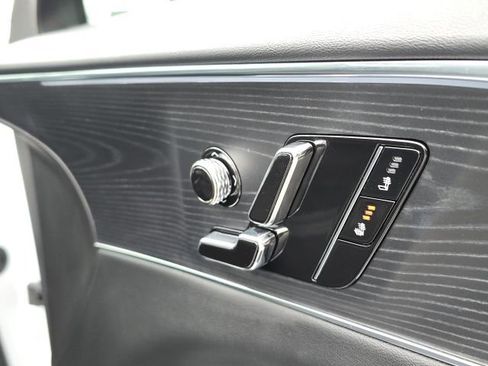 Used 2024 Cadillac Lyriq Luxury image 19