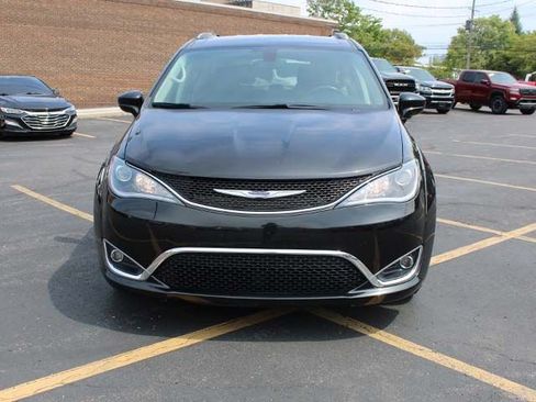 Used 2020 Chrysler Pacifica Touring-L Plus FWD image 3
