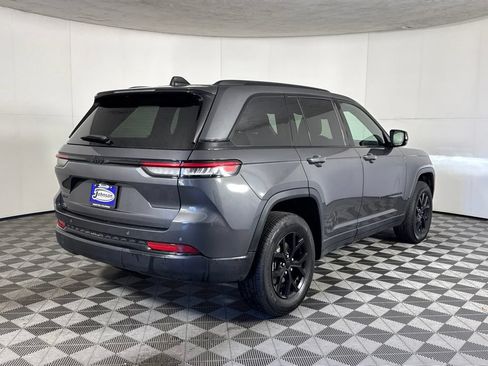 Certified 2025 Jeep Grand Cherokee Altitude AWD/4WD image 9