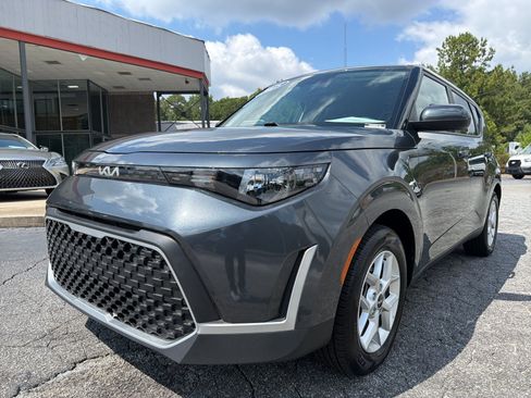 Used 2025 Kia Soul LX w/ LX Technology Package FWD image 41