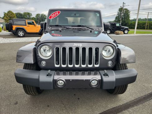 Used 2016 Jeep Wrangler Unlimited Sahara w/ Dual Top Group AWD/4WD image 20