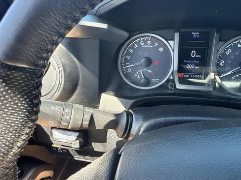 Used 2016 Toyota Tacoma SR5 w/ SR5 Appearance Package (SN) AWD/4WD image 36