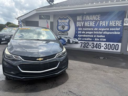 Used 2017 Chevrolet Cruze LT w/ Convenience Package FWD image 1