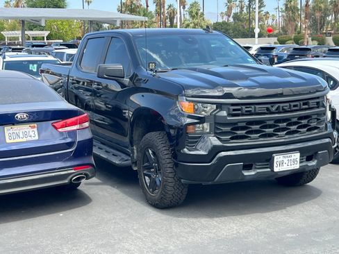 Used 2022 Chevrolet Silverado 1500 Custom Trail Boss w/ Midnight Edition AWD/4WD image 2