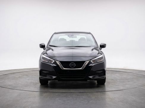 Used 2025 Nissan Versa SV FWD image 2