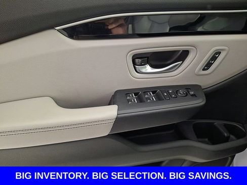 Used 2025 Honda Pilot Touring image 14