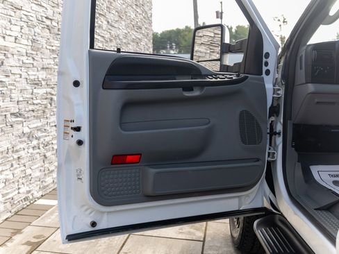 Used 2005 Ford F350 XL image 20