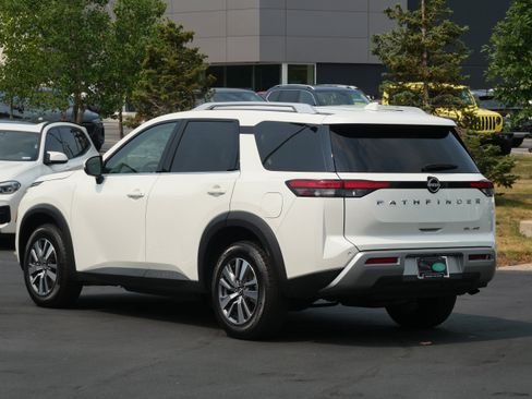 Used 2023 Nissan Pathfinder SL AWD/4WD image 3