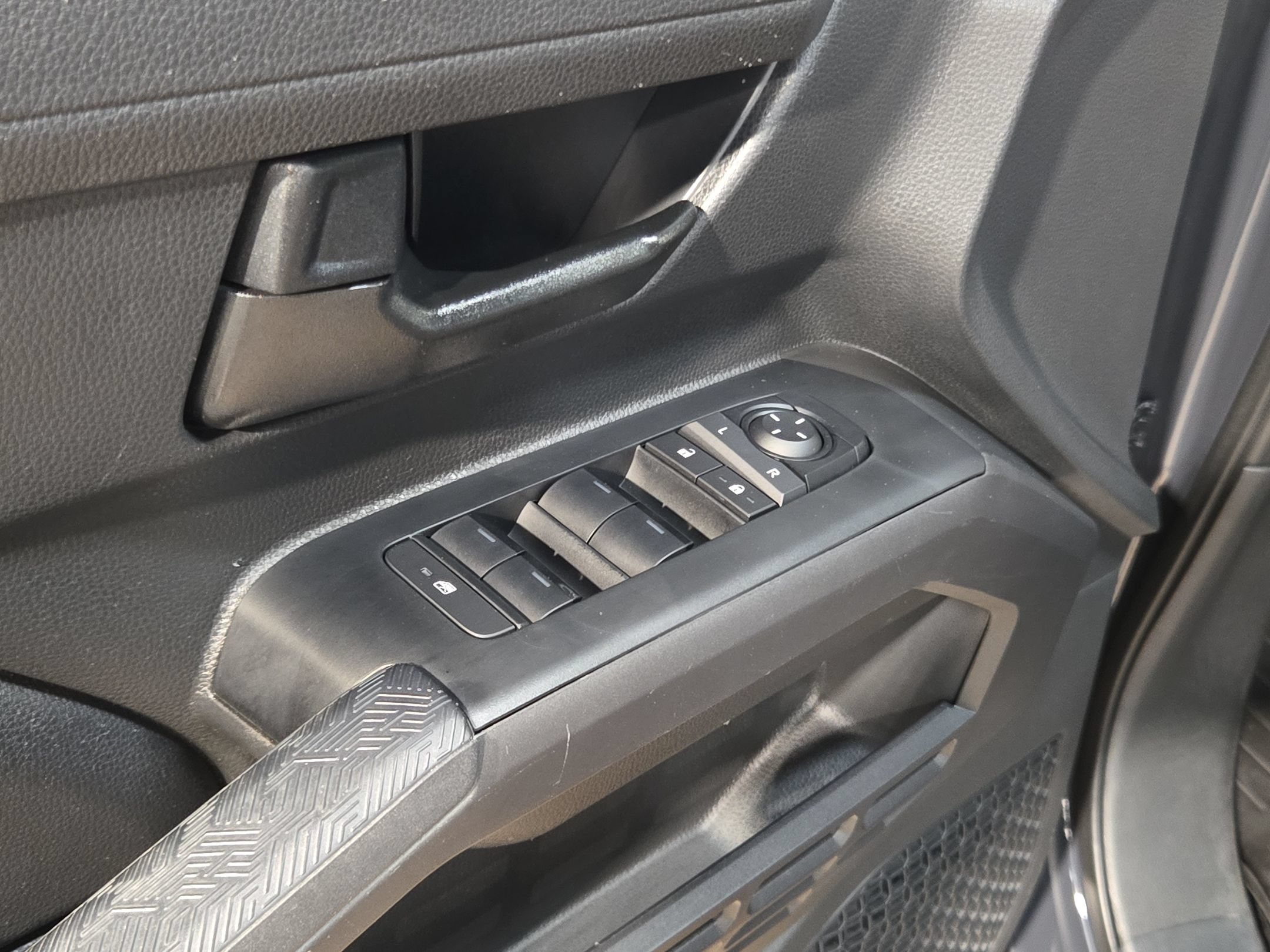Certified 2025 Toyota Tacoma SR5 AWD/4WD image 21