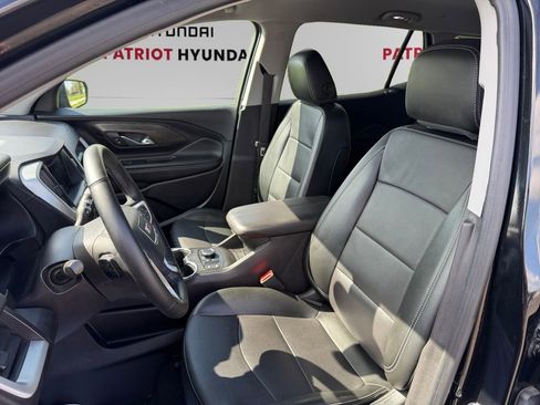 Used 2024 GMC Terrain SLT AWD/4WD image 9