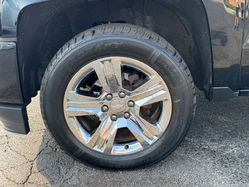 Used 2019 Chevrolet Silverado 1500 Custom w/ Custom Convenience Package AWD/4WD image 8
