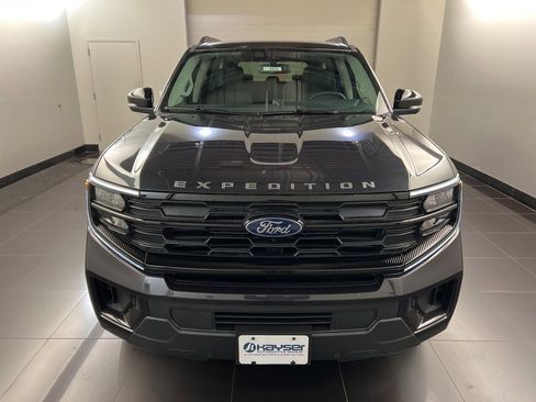 New 2025 Ford Expedition Active image 2