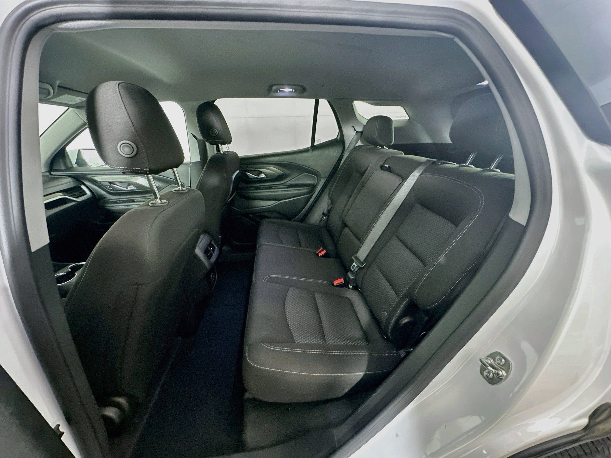 Used 2024 GMC Terrain SLE FWD image 26