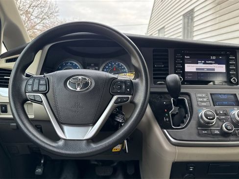 Used 2020 Toyota Sienna LE image 15