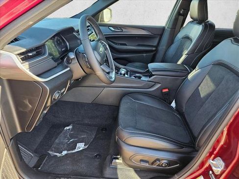 New 2025 Jeep Grand Cherokee L Altitude image 14