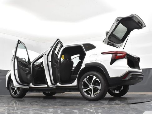 Used 2024 Chevrolet Trax RS FWD image 37