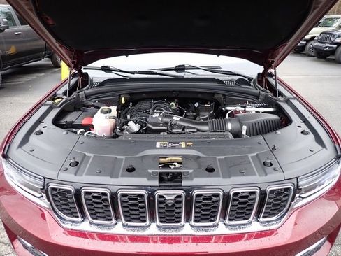 Certified 2024 Jeep Grand Cherokee Limited w/ Luxury Tech Group II image 12
