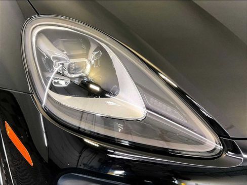 Certified 2023 Porsche Cayenne AWD/4WD image 12