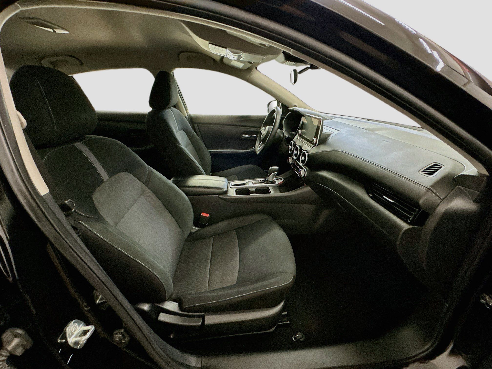 Used 2025 Nissan Sentra SV FWD image 31