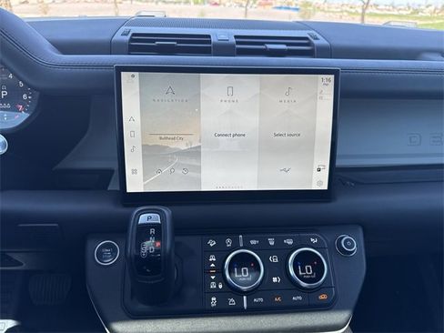 Used 2022 Land Rover Defender 90 X-Dynamic HSE image 17