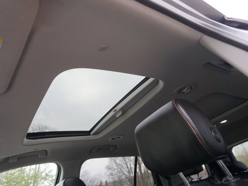Used 2019 Chevrolet Traverse LT w/ LT Premium Package AWD/4WD image 14