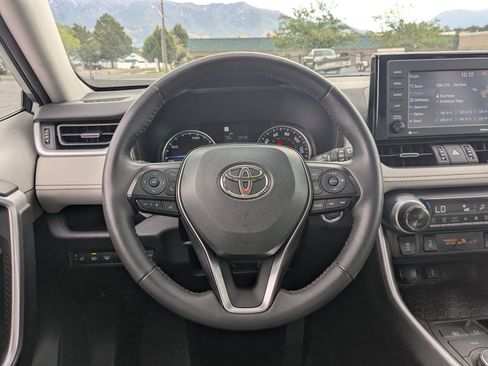 Used 2022 Toyota RAV4 XLE Premium AWD/4WD image 20