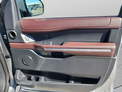 Used 2024 Ford Expedition Limited image 28