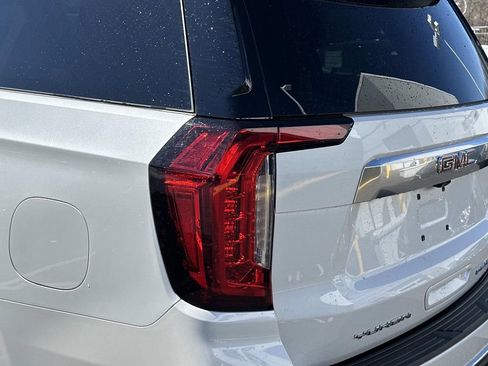 Used 2024 GMC Yukon XL Denali w/ Denali Reserve Package image 9