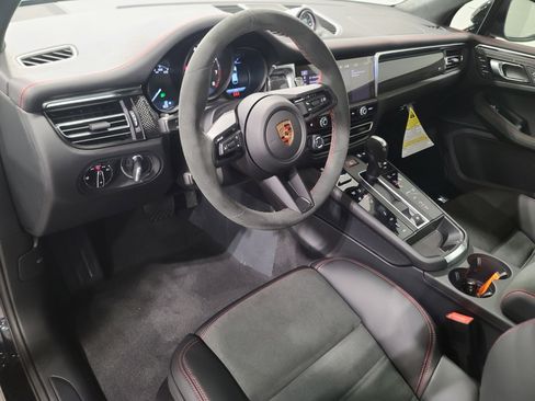 New 2026 Porsche Macan GTS image 4