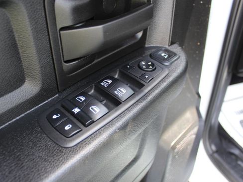 Used 2024 RAM 2500 Tradesman w/ Chrome Appearance Group image 33