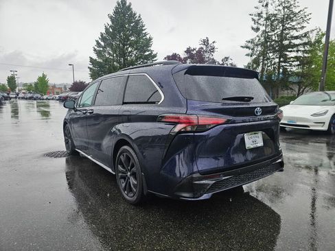Used 2022 Toyota Sienna XSE FWD image 5