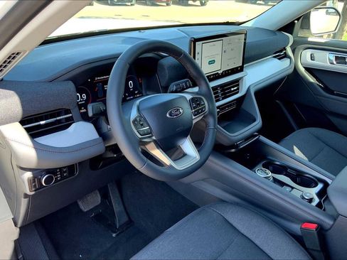 New 2025 Ford Explorer Active image 8