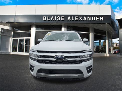 Used 2022 Ford Expedition Max Limited image 9