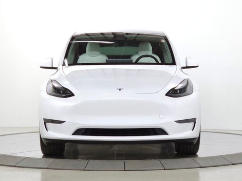 Used 2024 Tesla Model Y Long Range AWD/4WD image 12