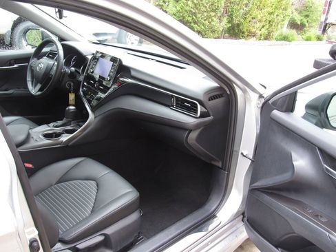 Used 2024 Toyota Camry SE FWD image 17