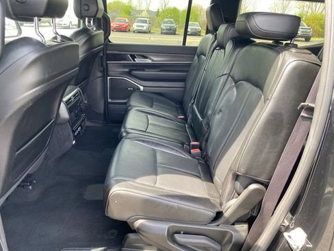 Used 2023 Jeep Wagoneer Series III w/ Preferred Equipment Group AWD/4WD image 19