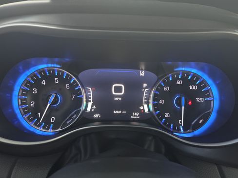 Used 2023 Chrysler Pacifica Touring-L FWD image 24