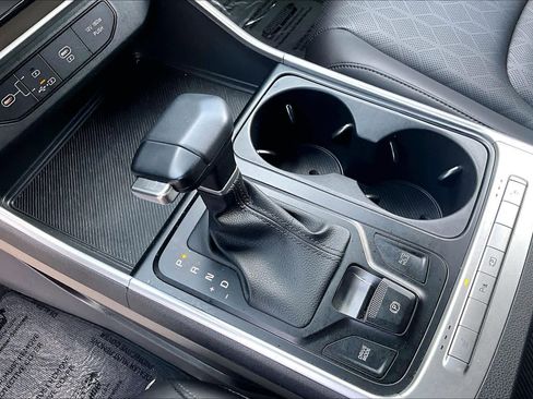 Used 2025 Kia Carnival image 15