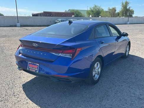 Used 2021 Hyundai Elantra SE FWD image 5