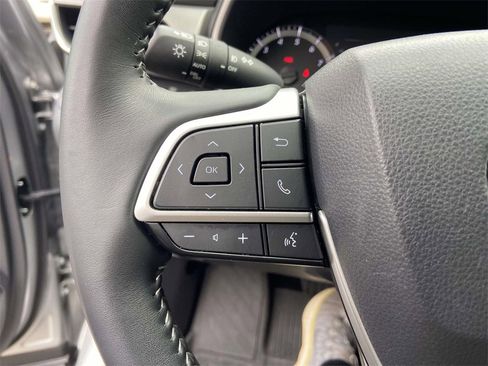 Used 2025 Toyota Highlander XLE image 31