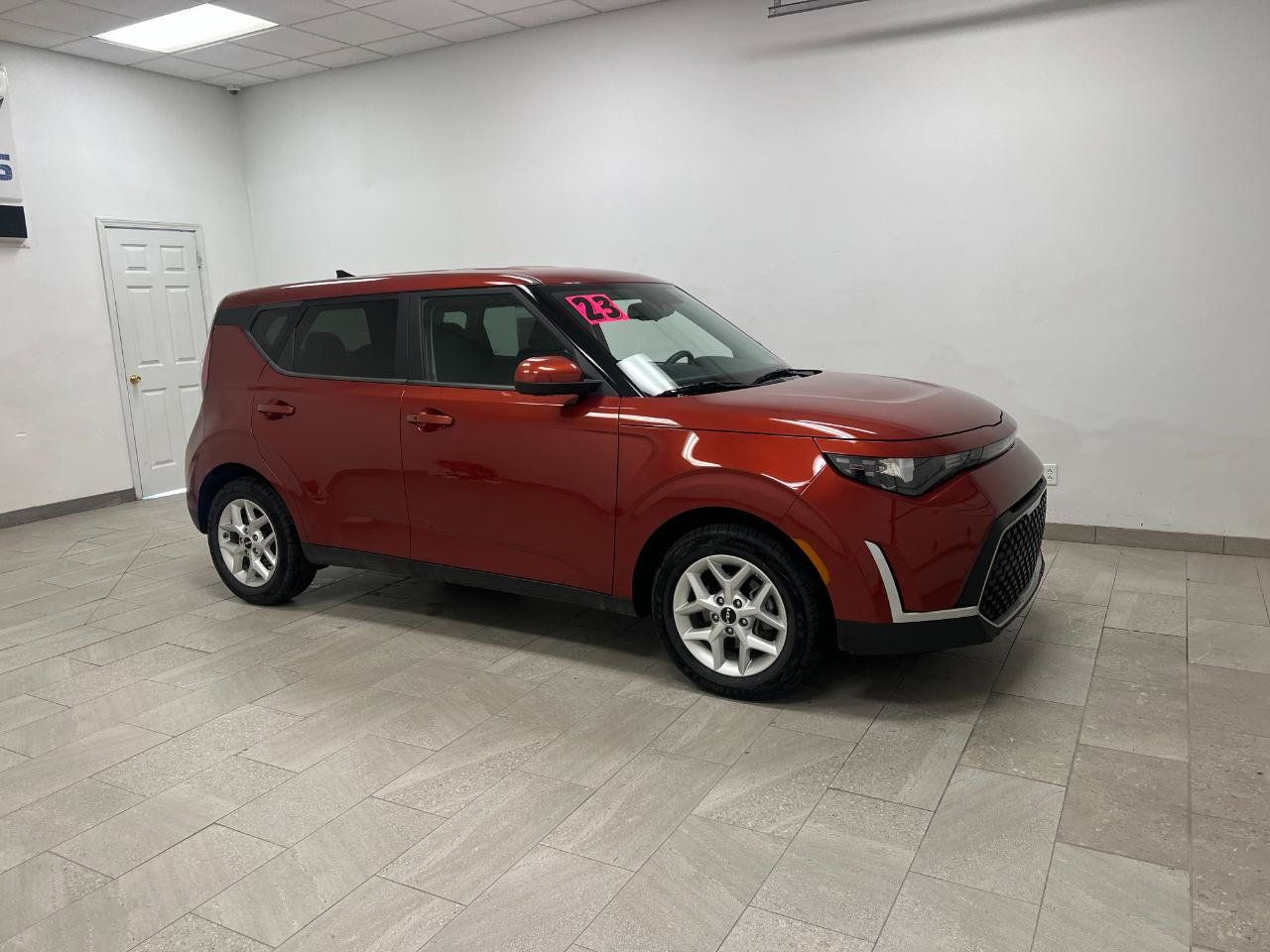 Used 2023 Kia Soul S FWD image 14