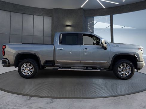 Used 2025 Chevrolet Silverado 2500 High Country w/ High Country Premium Package AWD/4WD image 7